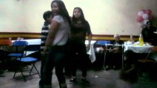 Mi Prima Y Su Amiga Bailando Reggaeton