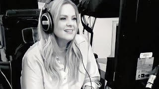 Erika Buenfil 👑❣️ película mexicana "me mamá está saliendo"