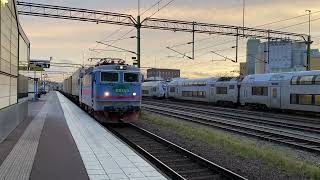 RRS-Real Rail Sweden’s freight train from Luleå to Göteborg passing Västerås station.