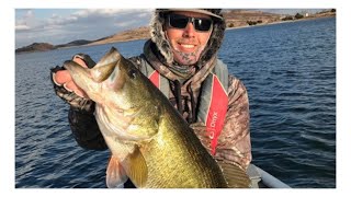 Catching my new PB Bass on a Duo Realis Jerkbait.. in Winter!! With Bobby Vang!