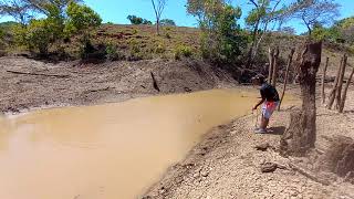 Atarrayando últimos días hasta que se secó el lago.