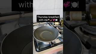 فطور الخميس 🍳🎸🍽🤍 وصفة بيض سهلة ولذيذة وسريعة#shortvideo #اكسبلور #فطور#food #اكل