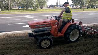 Ciągniczek Kubota B1500  z kultywatorem  Przygotowanie ziemi pod trawnik