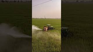 sprying with tractor #spread #tractor #jugaad #jhondeeretractor #machine #mechanic #fertilizer