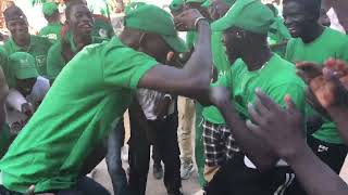 Ambiance totale des jeunes du Parti PUR dans les rues de Dakar 17 mars 2024