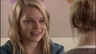 Margot Robbie first credited acting role in City Homicide (2x2 2008)