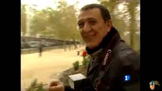 Manolo García Haciendo fotos en el parque del Retiro de Madrid 851 63 2599 1311 PLANEt26