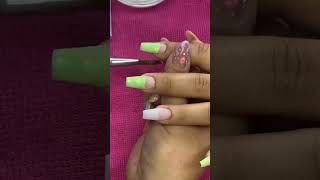 Baby Boomer verde neón!!! #acrylicnail #nail #naildesign #nailtutorial #acrylicnailart #nailart