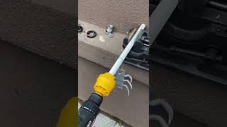 The electric drill is converted into a water pipe threader the thread is smooth no need to twist