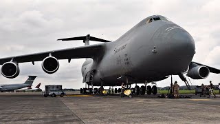 The Largerst Aircraft C-5M Super Galaxy get wheels off the ground