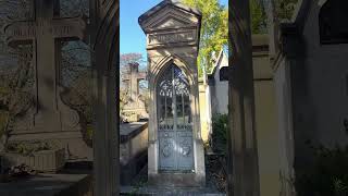 A Walk Through Paris’s Père Lachaise Cemetery