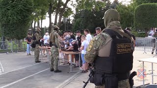 На набережной г  Волгограда полицейские организовали акцию к Международному дню борьбы с наркоманией