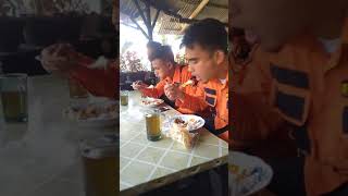 #SHORTS || Kecepatan elang 🦅😂 Makan siang selama 5 Menit