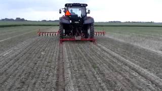 Valtra N142 uienschoffelen loonbedrijf A.G. de Vries