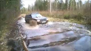 Jeep Grand Cherokee in Wild Mud Bog