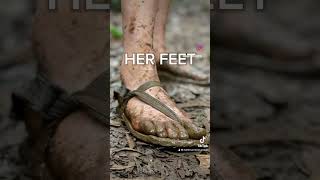 She’s a 10, but her feet look like…. 😬👣😅