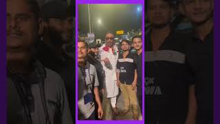 Jaggu Dada Clicks Selfie With Fans " Patli Gali Kidhar Hai"😂❤#ApnaBhidu #JackieShroff #JaguDada