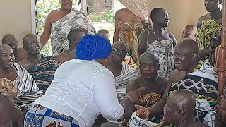 Asantehene laughs 😃 when the woman said this! at  the visit of N.P.P. and 2nd Lady Samira Bawumia