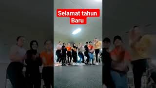 Tarik layangan ampek jatuh 😂