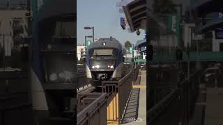 Sprinter gives 2-tap out of Oceanside #train #railfanusa #gonctd #oceanside #train #railfan