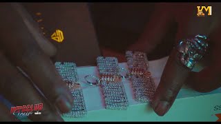 Harmonize unboxing its new chains on #InDaClubTourMwanza