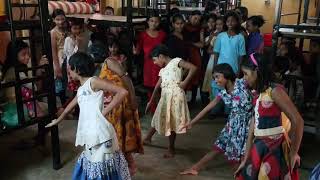 Small cute girl dance very well in orphanage Haldia......2k19