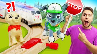 ¡Socorro! El perrito está atrapado. Juguetes de los Paw Patrol para niños en ¡Oh, se dañó!