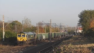 Class 66007 z węglarkami odjeżdża z Zielonej Góry