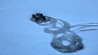 Traxxas E-revo drift on ice(3)