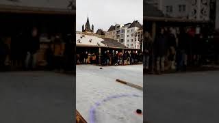 Best Shot - Curling ! #köln #heumarkt #christmasmarket #heinzelswintermarchen #heinzels