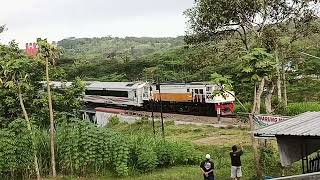 kereta api lewat bawah bendungan karangkates