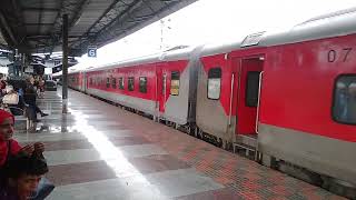 [ 12759 ]  CHARMINAR EXPRESS TRAIN ARRIVAL IN HYDERABAD DECCAN END OF JOURNEY