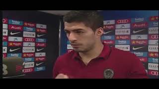 Luis Suarez hablando italiano.