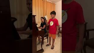 12 - Sempre em Jesus confiarei (Ester Alcântara e Nicholas Alcântara) Cantando em Tom Menor 🎶🎵