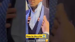 How to tie a tie...