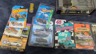 Diecast cars challenge chases/treasure hunts!!