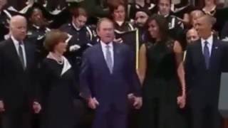 George Bush dancing at the funeral service Джордж Буш танцует на панихиде