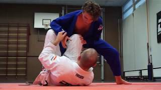 Hoe doe je een triangle choke? [NIEUW & VERBETERD]