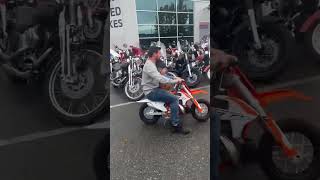 Parking lot rips on little Z's new KTM 50 two stroker #twostroke #motovlog #motorcycle #vancouver