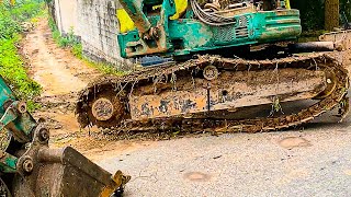 Super Speed Rescue Of Excavator With Broken Moving Chain // Quick Troubleshooting Skills