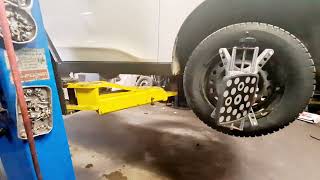 How tire alignment and wheel balancing is done in Canada