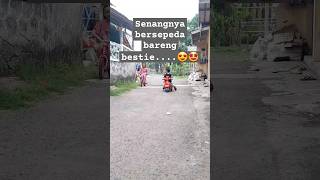 Lagi virsl nih..!! Luar biasaa.. happy nya bersepeda 😍🤩 #sepeda #cutebaby #viralvideo