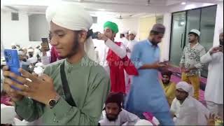 Buhat pyary andaz mn rukan shura Haji Yafoor Attari islami bhayon ko khana pesh krty howy ||madani