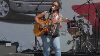 Ruthie Foster - "Singing the Blues" (Live at the 2016 Dallas International Guitar Show)