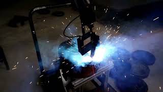 Robot welding with laser tracking