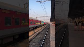 16588 Bikaner-Yasvantpur SF Express Leading WDP4D KJM loco Shed #train #indianrailways #shortsviral