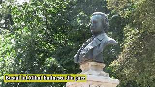 Bustul lui Mihai Eminescu în parc |  Debut jurnalistic