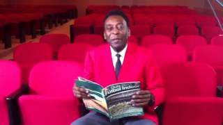 Pelé saluda a los aficionados de la Liga Fertiberia de Fútbol Indoor