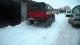 Красный УАЗ со снегоотвалом