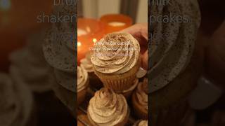 Brown sugar oatmilk shaken espresso cupcakes! Full recipe on Instagram @Tabiibakes #baking #cake